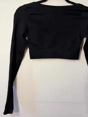 Black Ribbed Long-Sleeve Crop Top